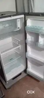 4 year old, 190 ltrs Samsung (non-frost free) fridge in mint condition