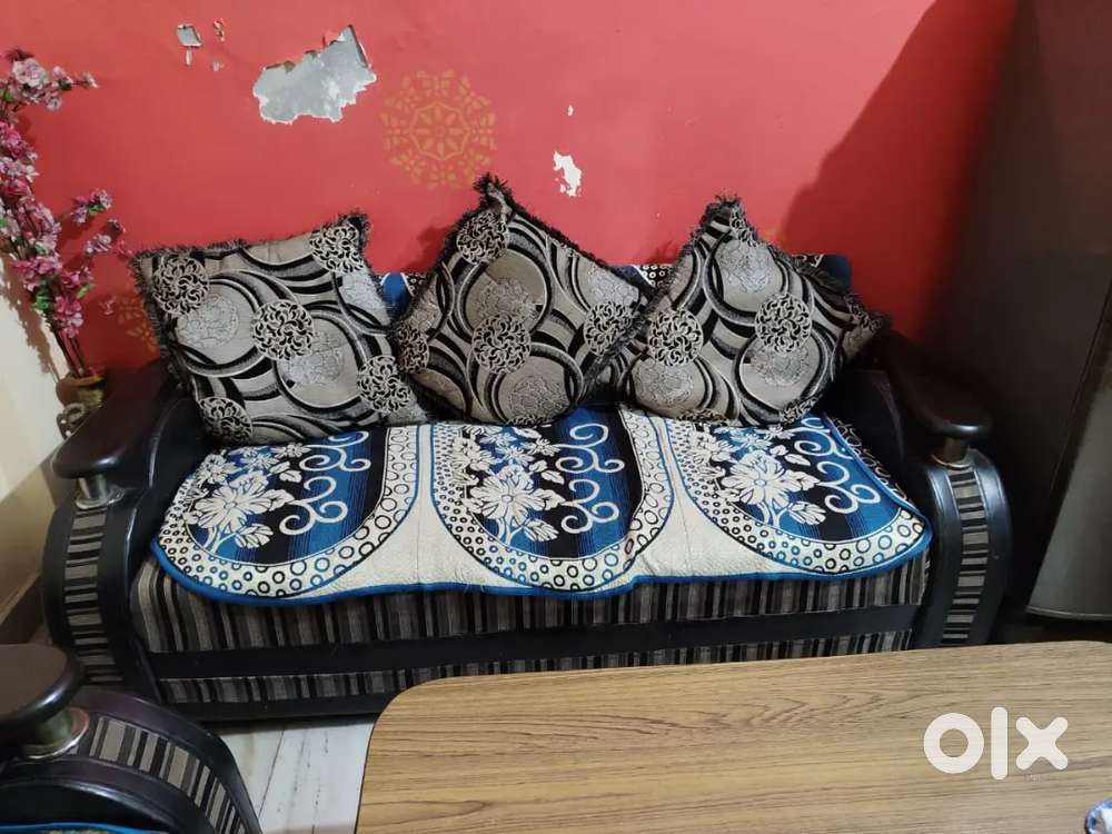 Sofa and center table 15000