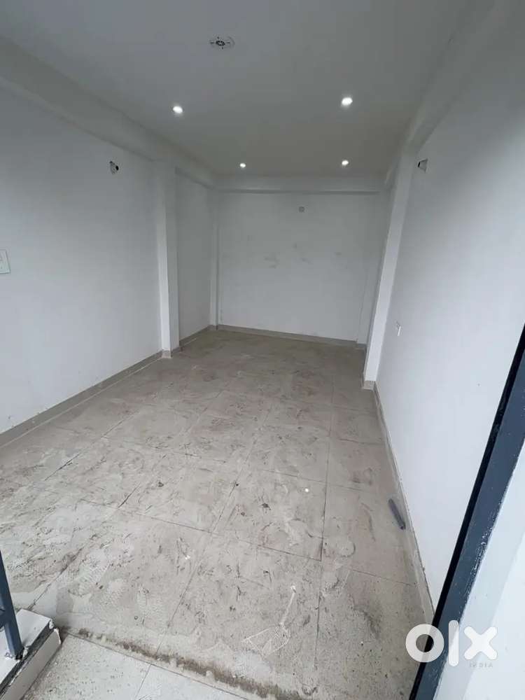 GROUND FLOOR FOR RENT - OFFICE/SHOP