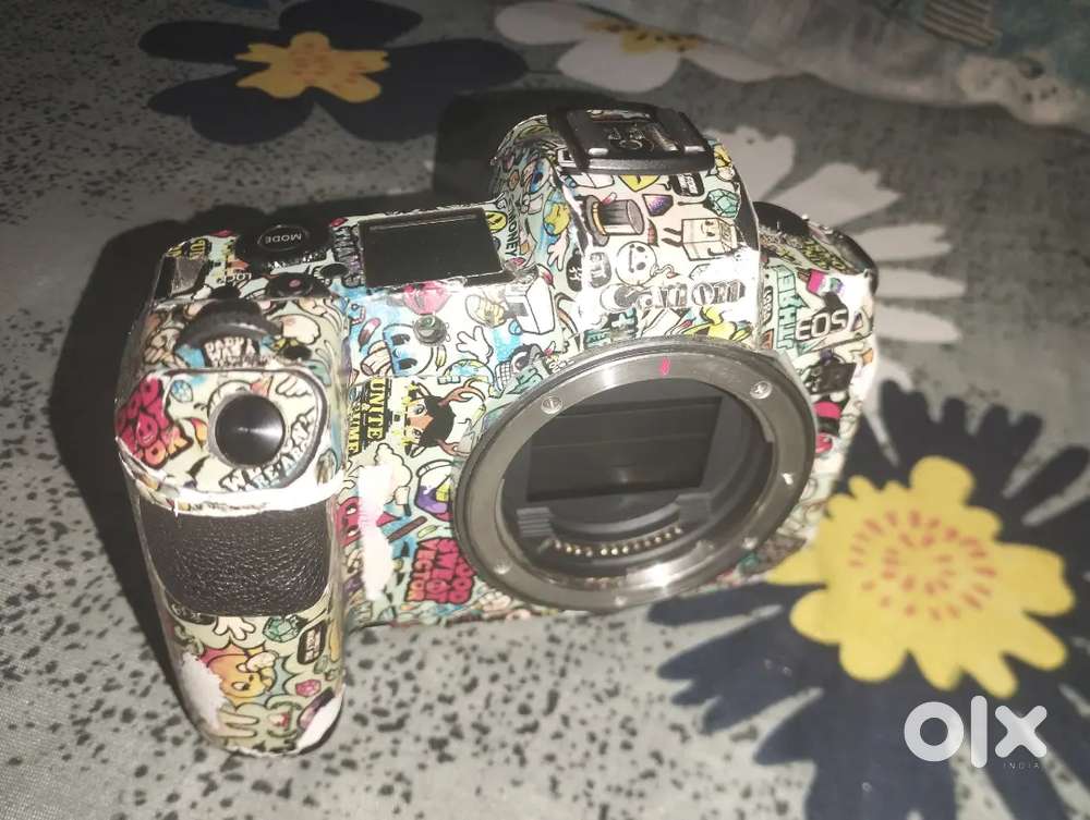 80k saling camera eos r 2 year old only
