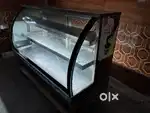 Cake display counter
