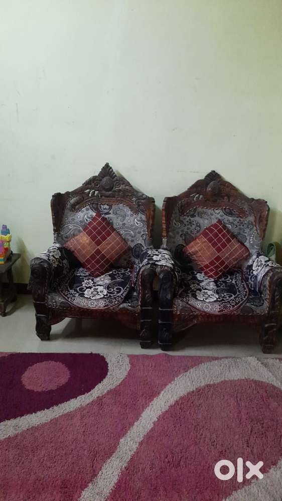 Elegant Hand-Carved Wooden Sofa Set for Sale  Great Condition