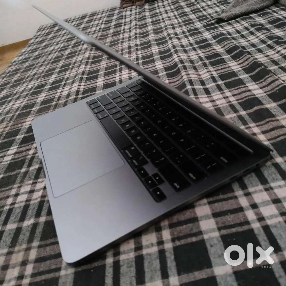 Macbook pro 13 inches2020 model intel  i7 32gb memory1 tb ssd