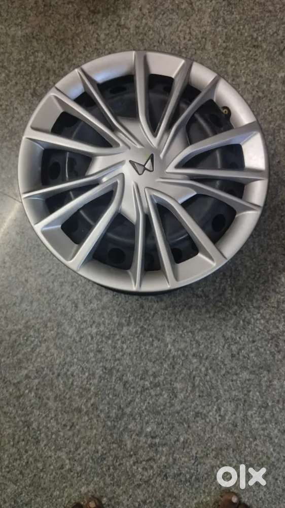 XUV700 17inch 4 nos OEM steel wheel with cover