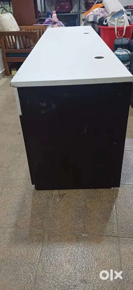 Multiple storage units and Work stations