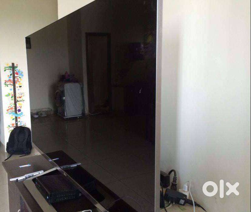 The Ultimate 68 Ultra HD 2160pix Sony Android Smart Home theatre LEDTV