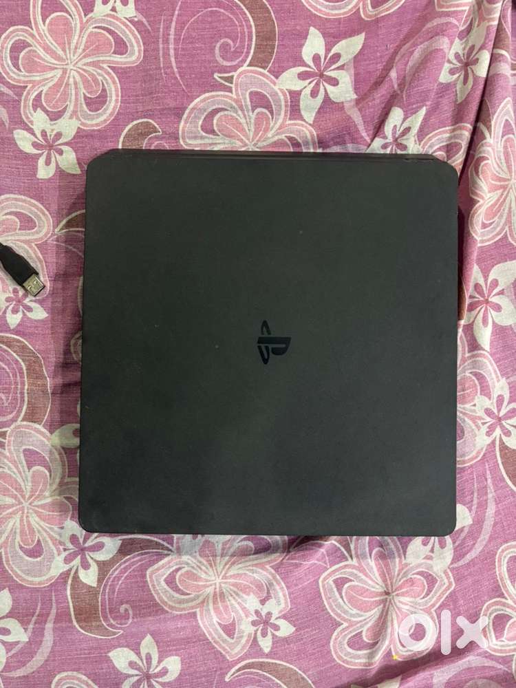 Play station 4 slim 1TB