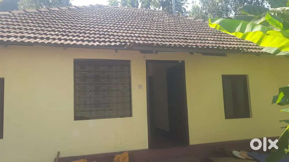 4 BHK Tiled Roof House For Rent. 2 portions for rent