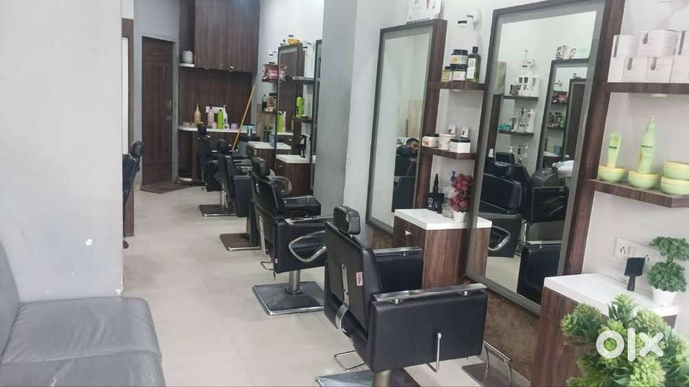 Main Road Shop for SELL