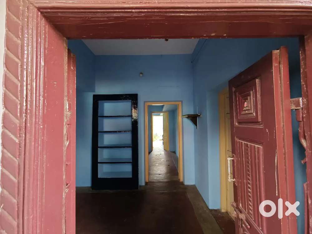 A portion of house available for rent, ideal for bachelors