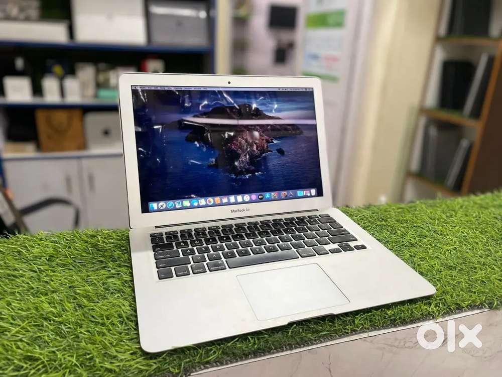 MACBOOK AIR 2012 CORE I5 A1466
4GB 256GB SSD CYCLE COUNT NORMAL
