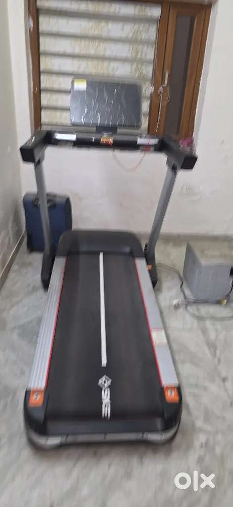 Sketra Pro Run treadmill,  only 1 year old, Home used