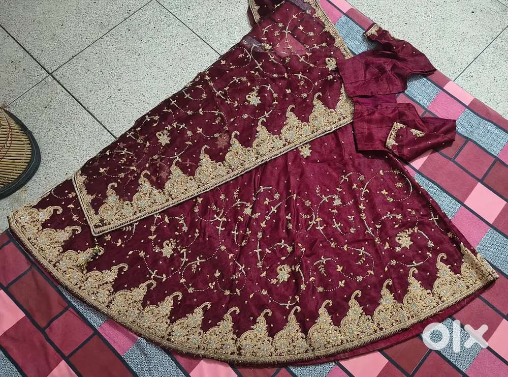 Maroon Bridal Lehenga – Heavy Embroidery & Embellishments