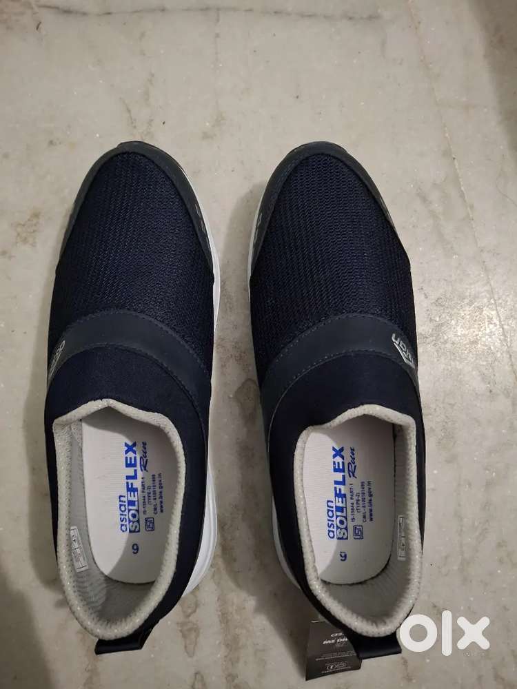 Asian laseless sports shoes ( Size - UK 9)
