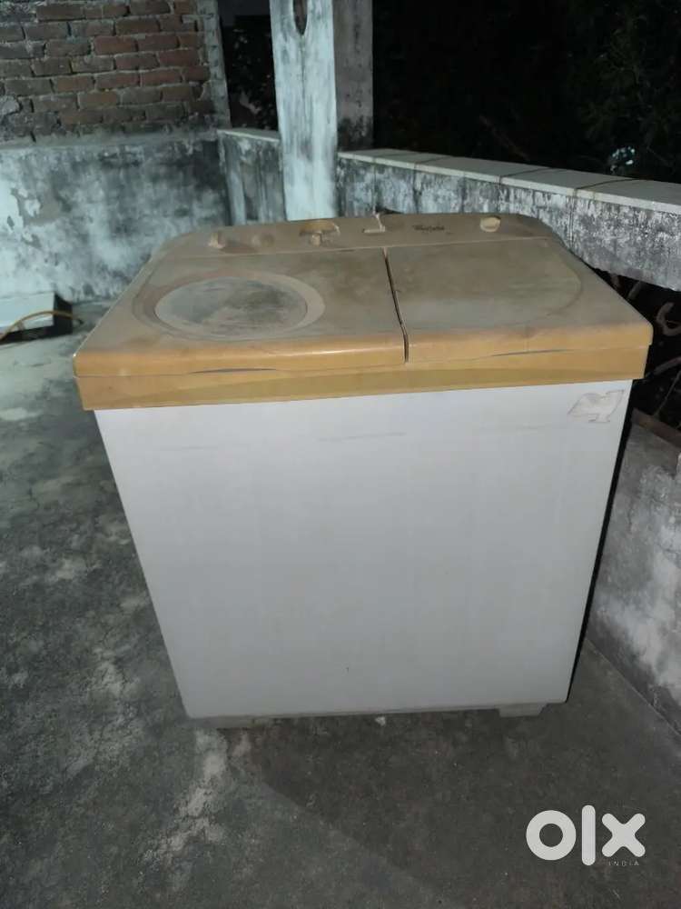 Whirlpool semi automatic washing machine