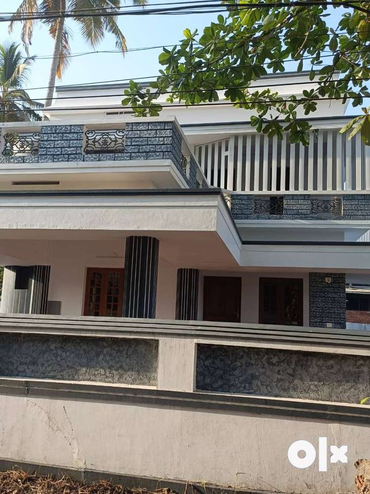 4BHK 2400Sqft Semi Furnished House for Sale at Maradu for Rs 1.60Cr