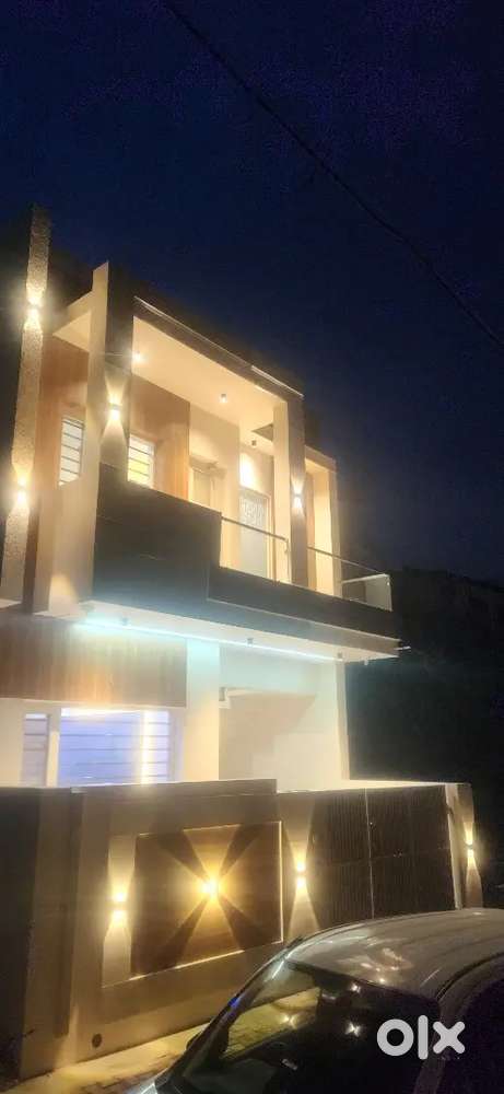 150 SQ. YARD BEAUTIFUL HOUSE FOR SALE