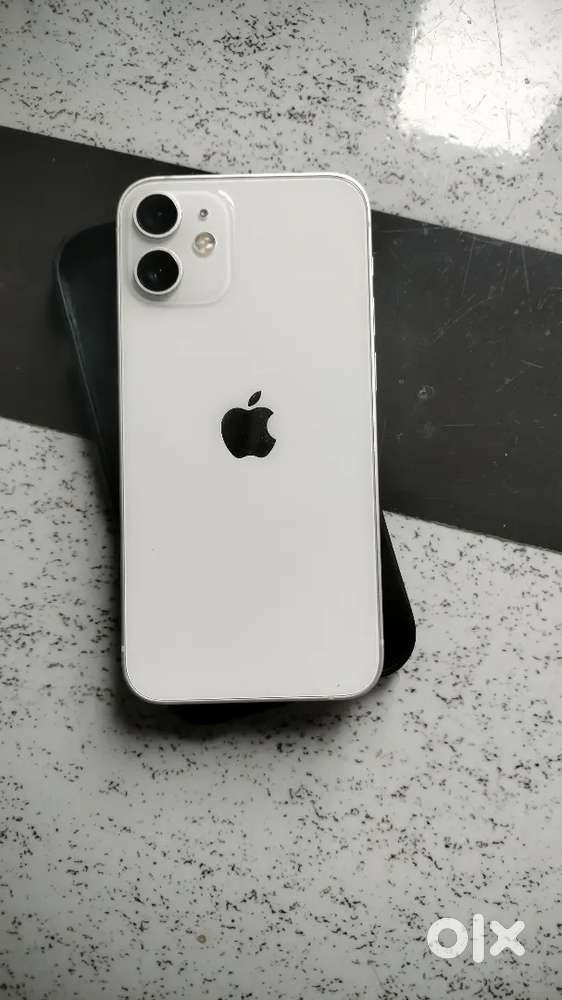 iPhone 12mini display has market og battery health 84