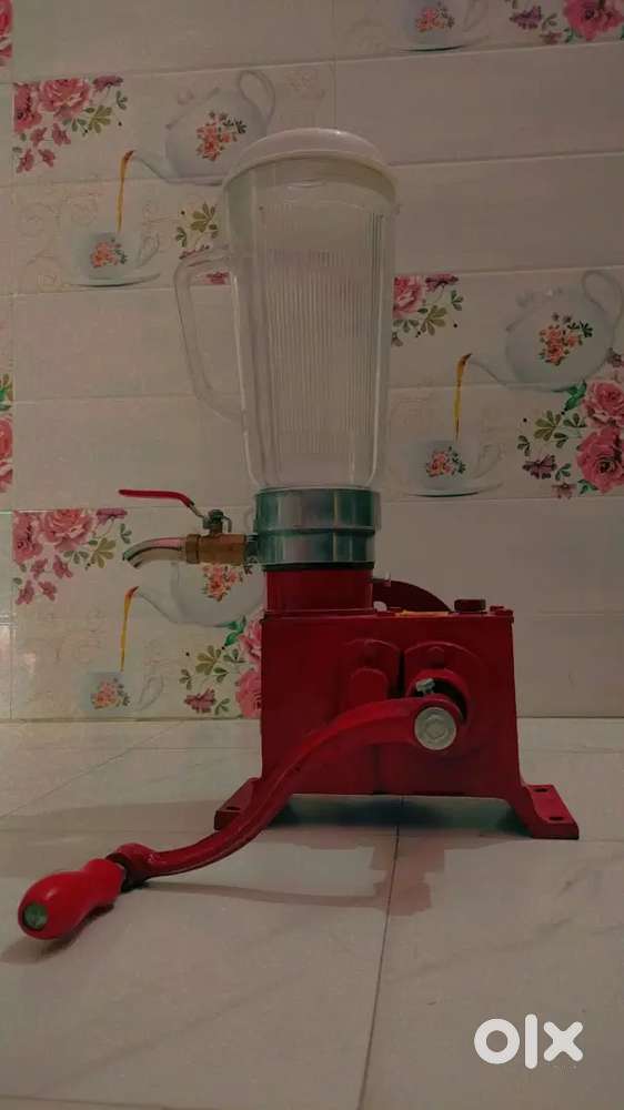 Juicer and grinder machine
