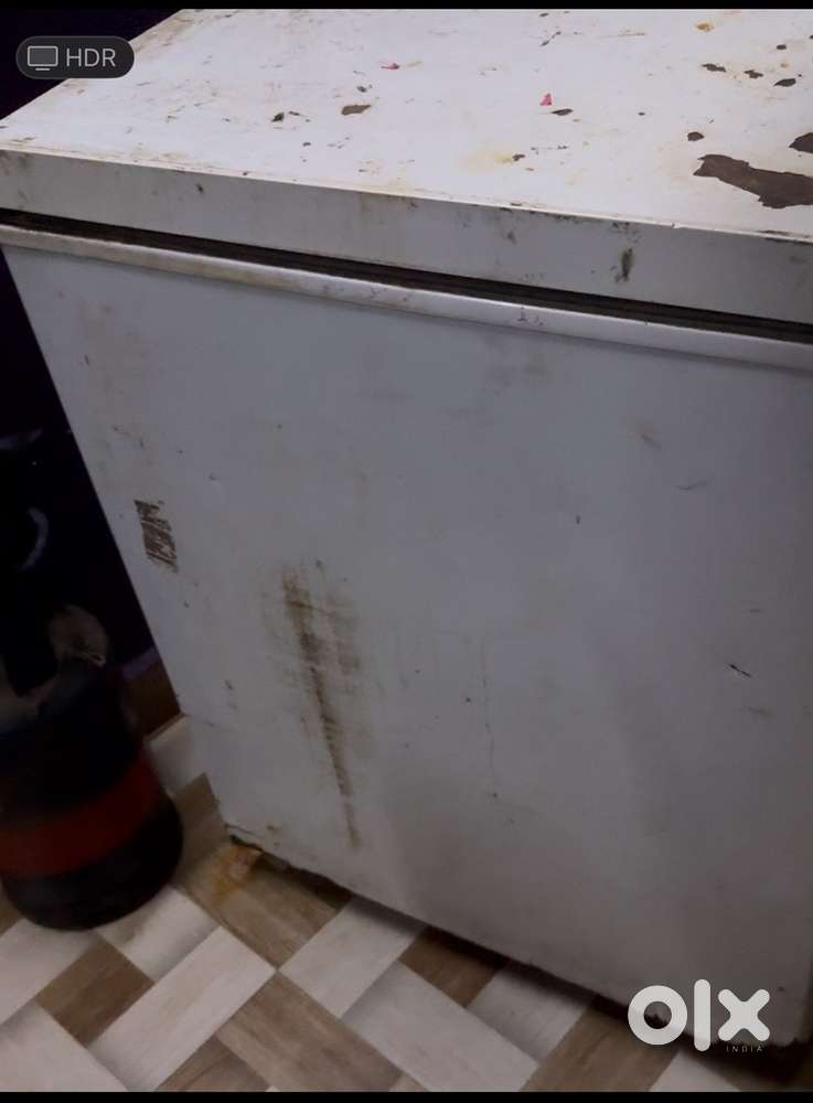 D. Freezer 400 L good condition.