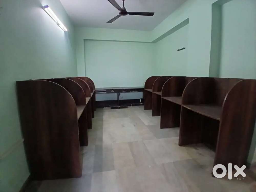 Vaishali, Furnished office 700 sqft in commercial building,Pantry also