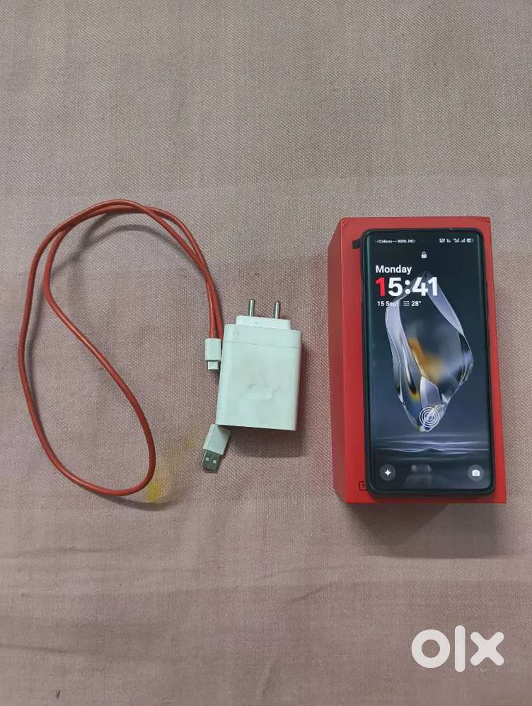 ONEPLUS 12r  8GB 256GB  Only 6 month Old