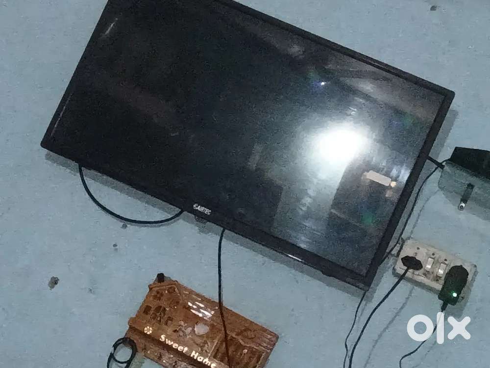 32 INCHES LCD TV