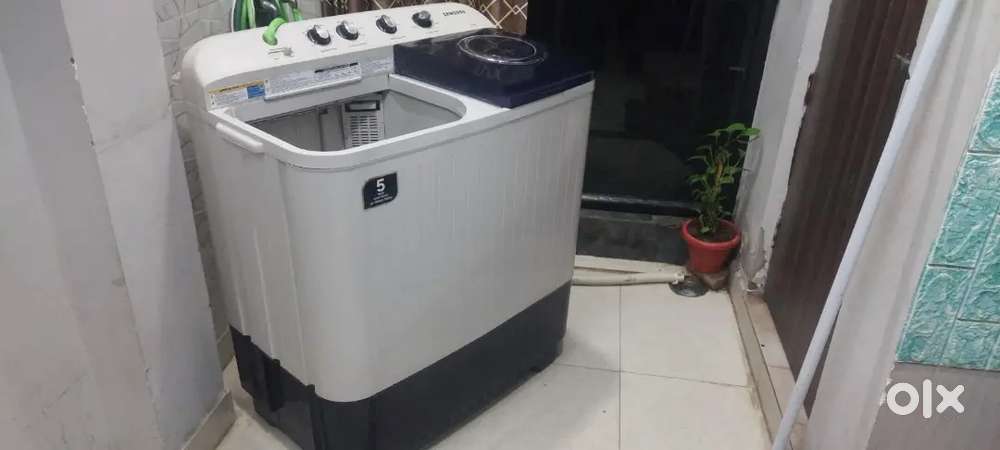 Samsung washing machine 8 month old with bill 9.5 Kg 5