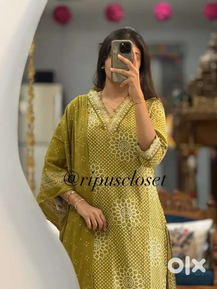 Garments kurti packing and suit folding