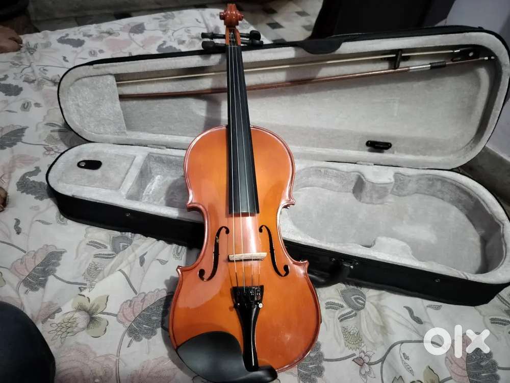 Caps company 2 months old Violin very good condition