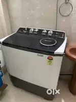 1 YEAR OLD/ LG SEMI-AUTOMATIC 9.5 kgs WASHING MACHINE