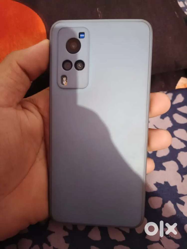 Vivo x60 only 1 year old bas back crack h