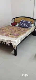 Iron n wood queen size bed