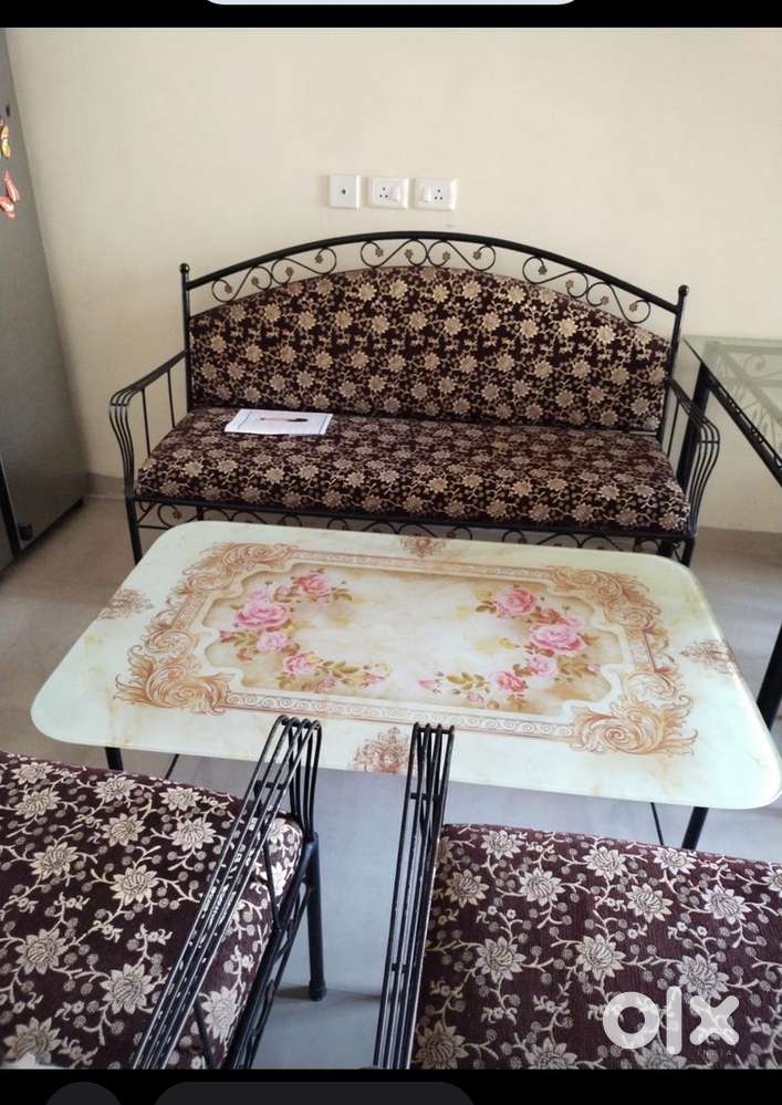 Iron sofa set with table
