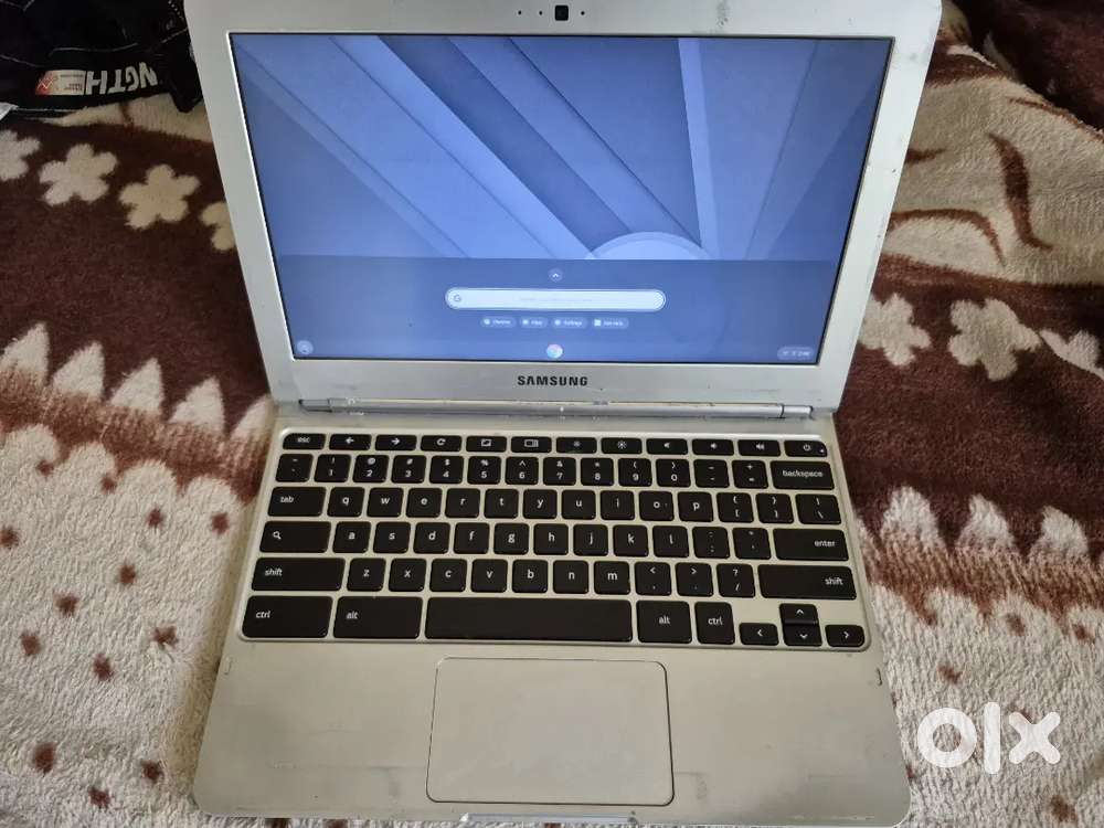 Samsung mini chromebook with good battery backup and charger