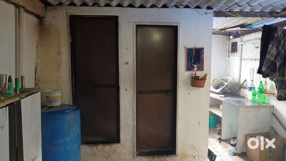 Single room in chawl with kitchen and bathroom only for batchelor.