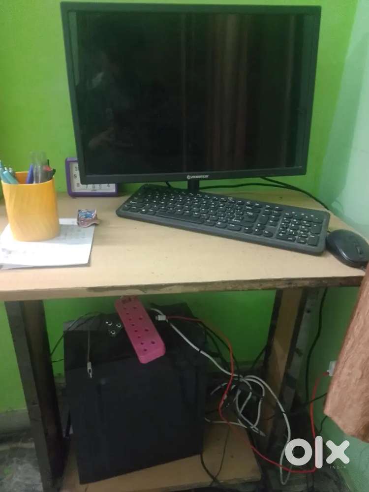 Whole pc with cpu , monitor, mouse ,