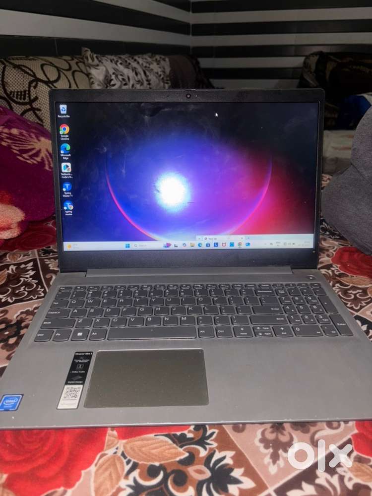 Lenovo Ideapad 3  8GB RAM  256 SSD  Windows 11 Excellent Condition