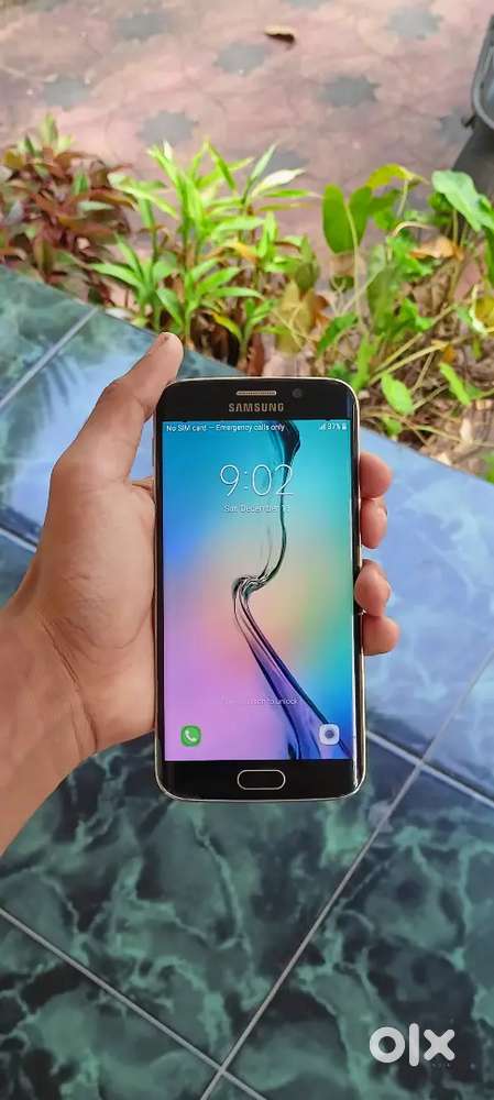 Samsung  S6 Edge 64 gb display small crack and 2 small black dots