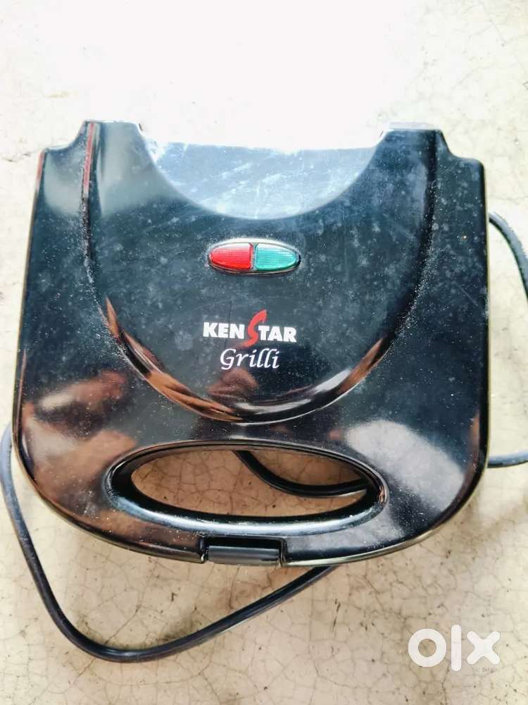 Bread toaster