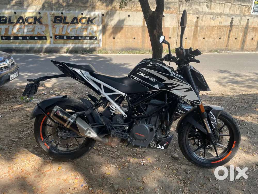 Duke 390 BS6 2021 model...tip top condition