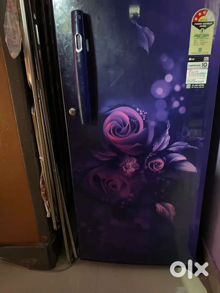 LG fridge 1 yr use sell urgent 7000