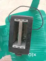 Bread toaster