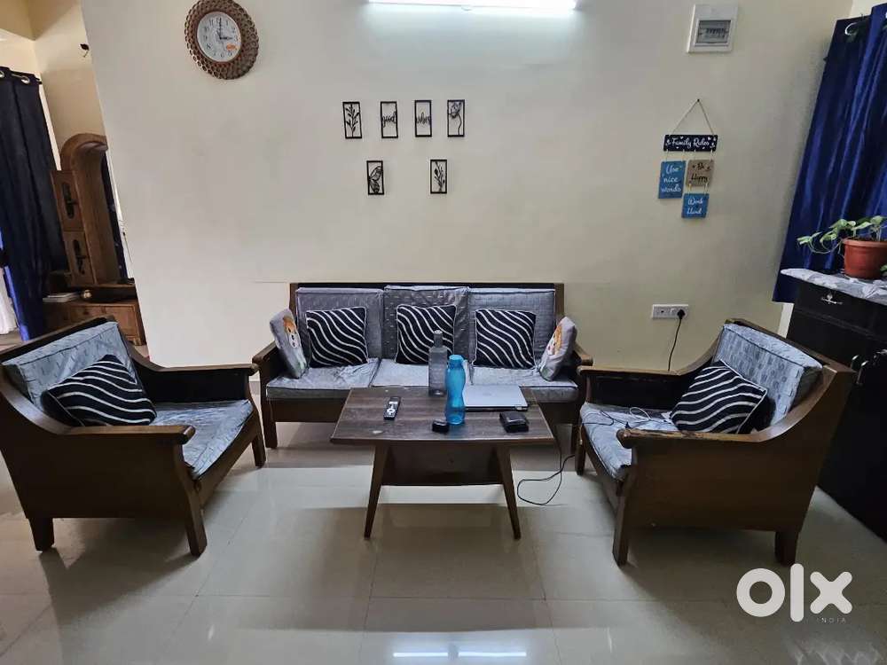 3-Seater Sofa Set, Dressing Table & Queen Size Bed in Excellent Cond