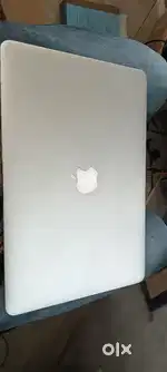 MACBOOK AIR