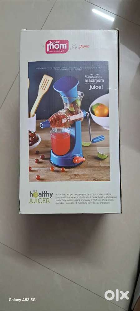 Hand juicer
