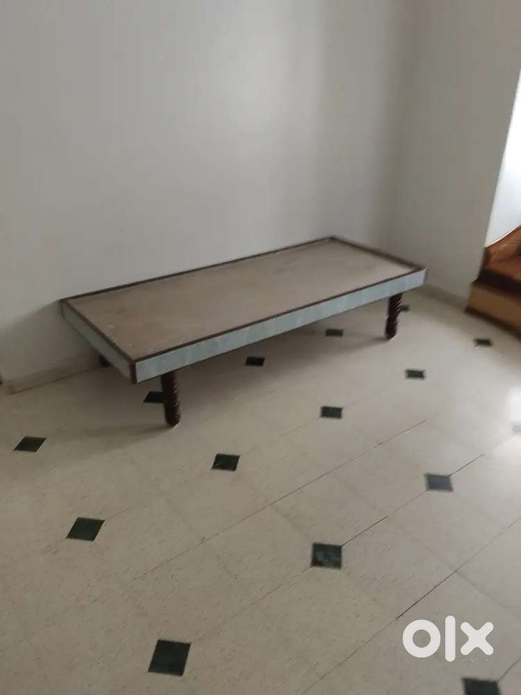 સાગની સેટી બે નંગ વેચવાની છે.