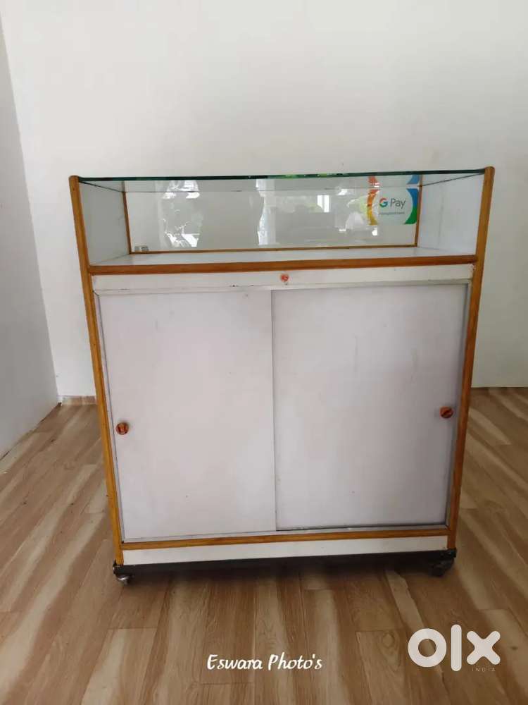 Shop showkes table