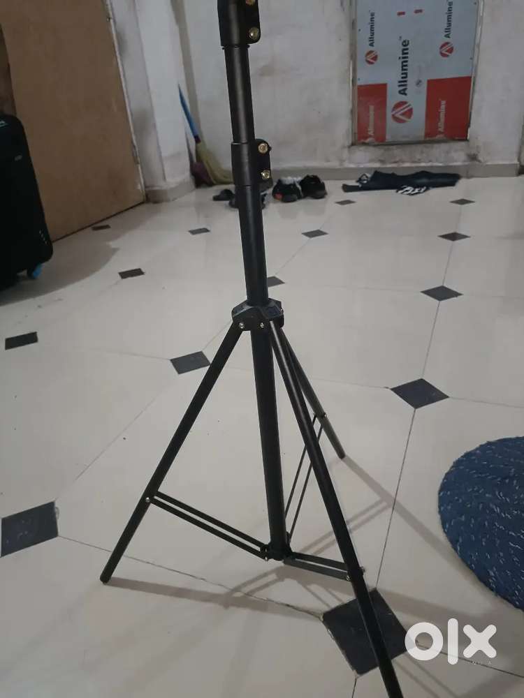 TRIPOD ( VIDEO LIGHT STAND)