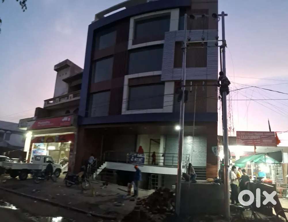 Dubaga on highway shop